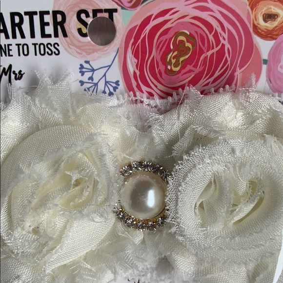 Wedding Garter Set - Picture 2 of 3